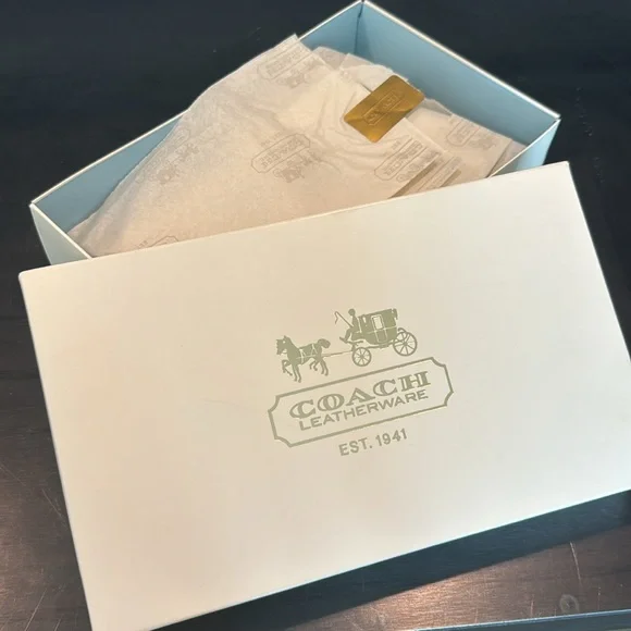 Coach Wristlet in Champagne - Picture 4 of 4